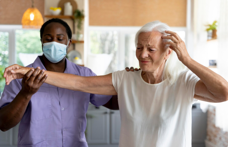 ATENÇÃO E CUIDADOS COM IDOSOS